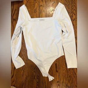 NWT Aritzia Babaton Square Neck Contour Long Sleeve White Bodysuit NEVER WORN